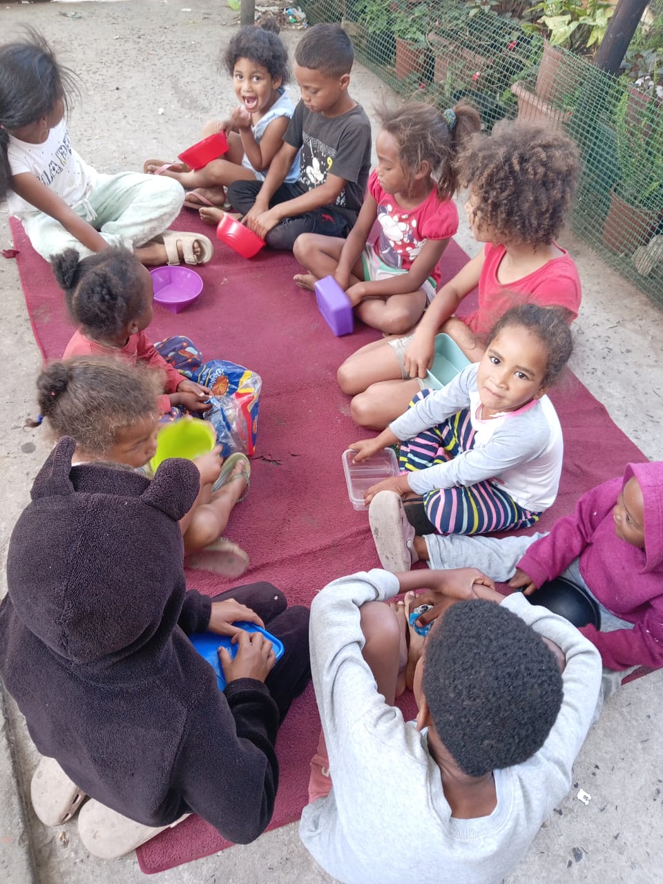 Children eating together at the Ocean View Feeding Scheme